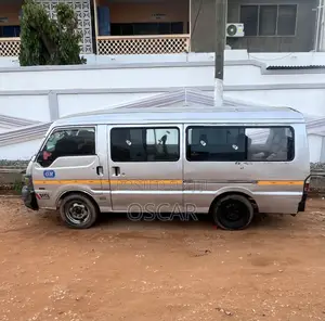 Mazda E2200 2000 Silver