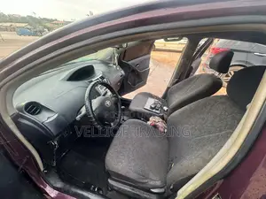 Toyota Vitz 1.3 AWD 3dr 2010 Burgundy