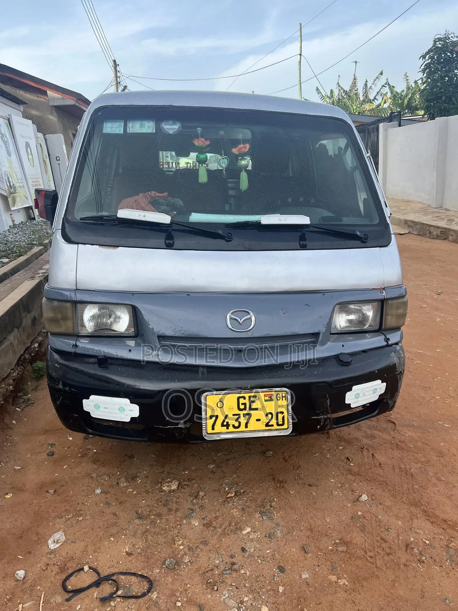 Mazda E2200 2000 Silver