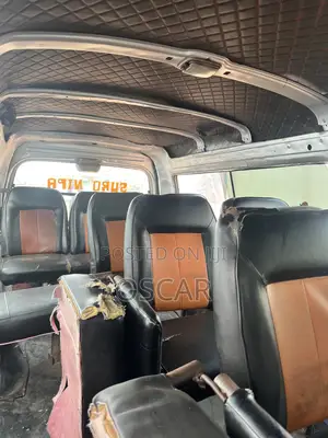 Mazda E2200 2000 Silver