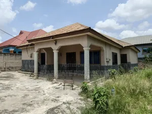 4bdrm House in Kenyasi Brofoyeduru, Kumasi Metropolitan for sale