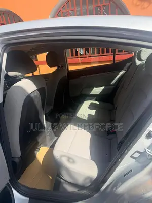 Hyundai Elantra 2018 Silver