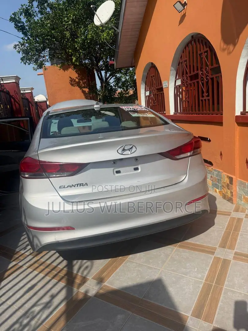 Hyundai Elantra 2018 Silver