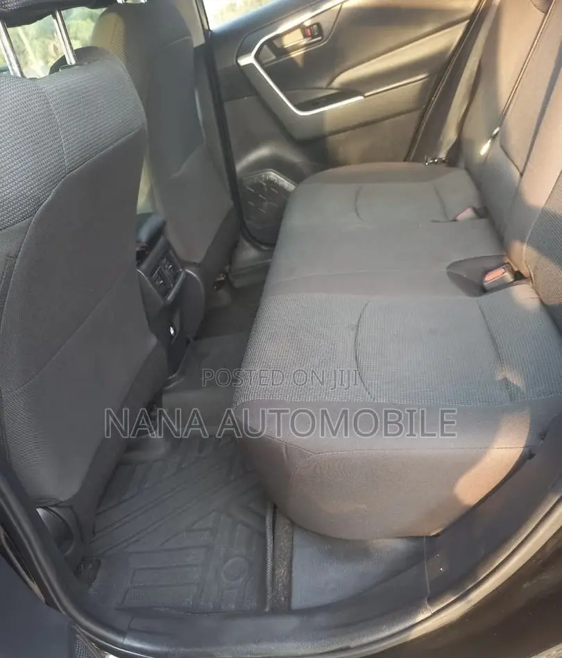 Toyota RAV4 LE 2021 Black