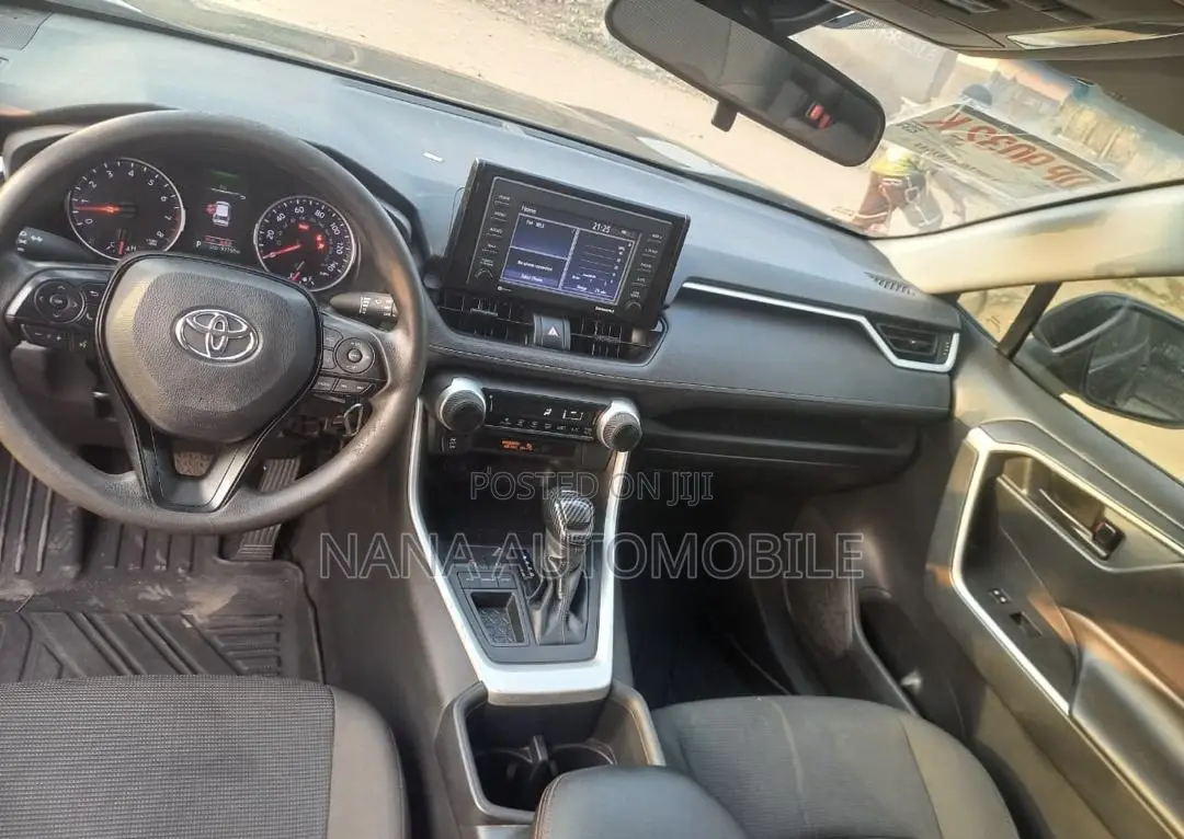 Toyota RAV4 LE 2021 Black