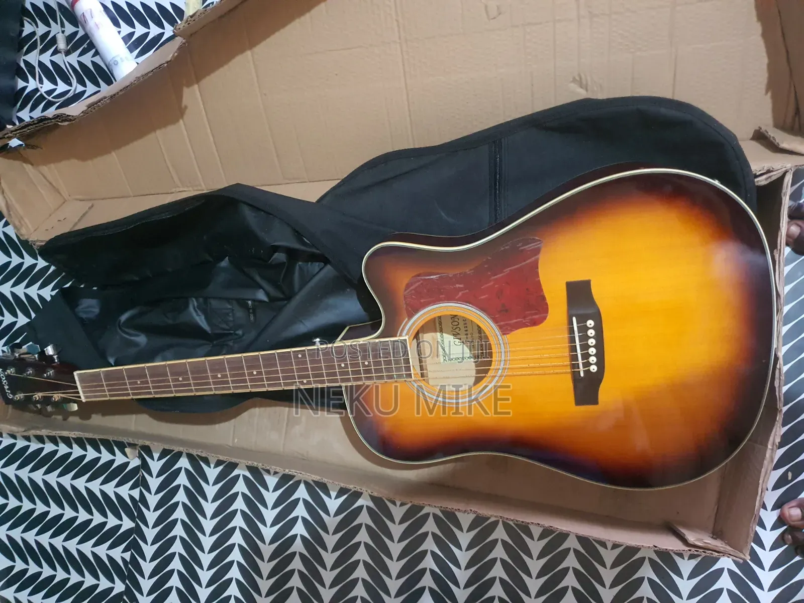 Givson Semi Acoustic