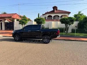 Toyota Hilux 2025 Black