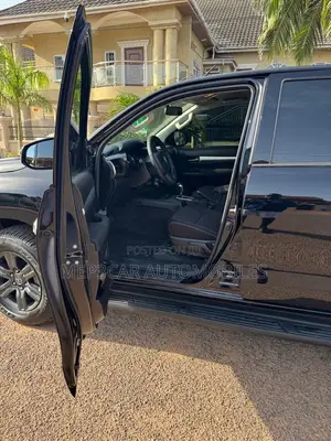 Toyota Hilux 2025 Black