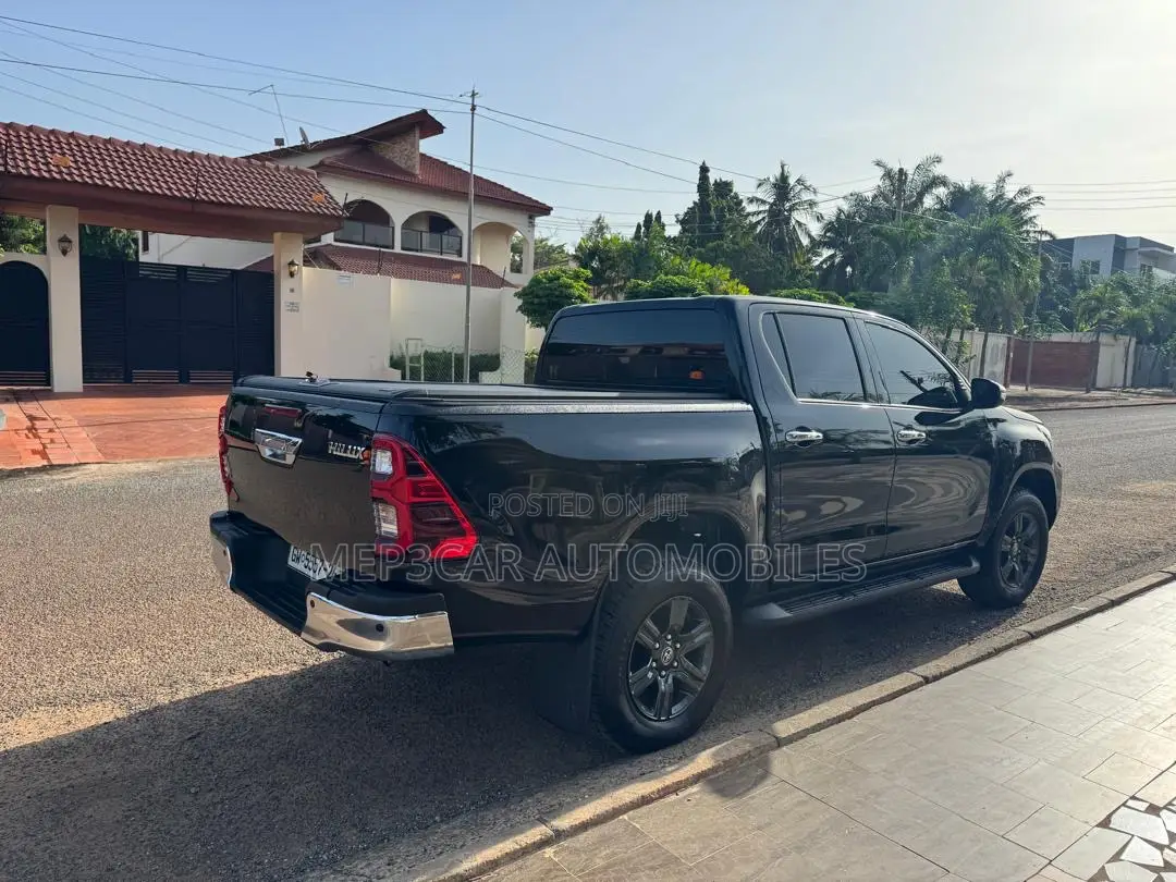 Toyota Hilux 2025 Black