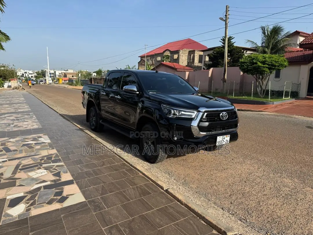 Toyota Hilux 2025 Black