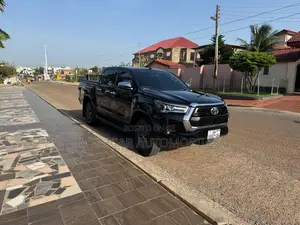 Toyota Hilux 2025 Black