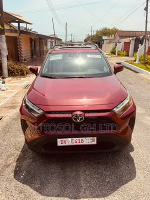 Toyota RAV4 XLE 2025 Red