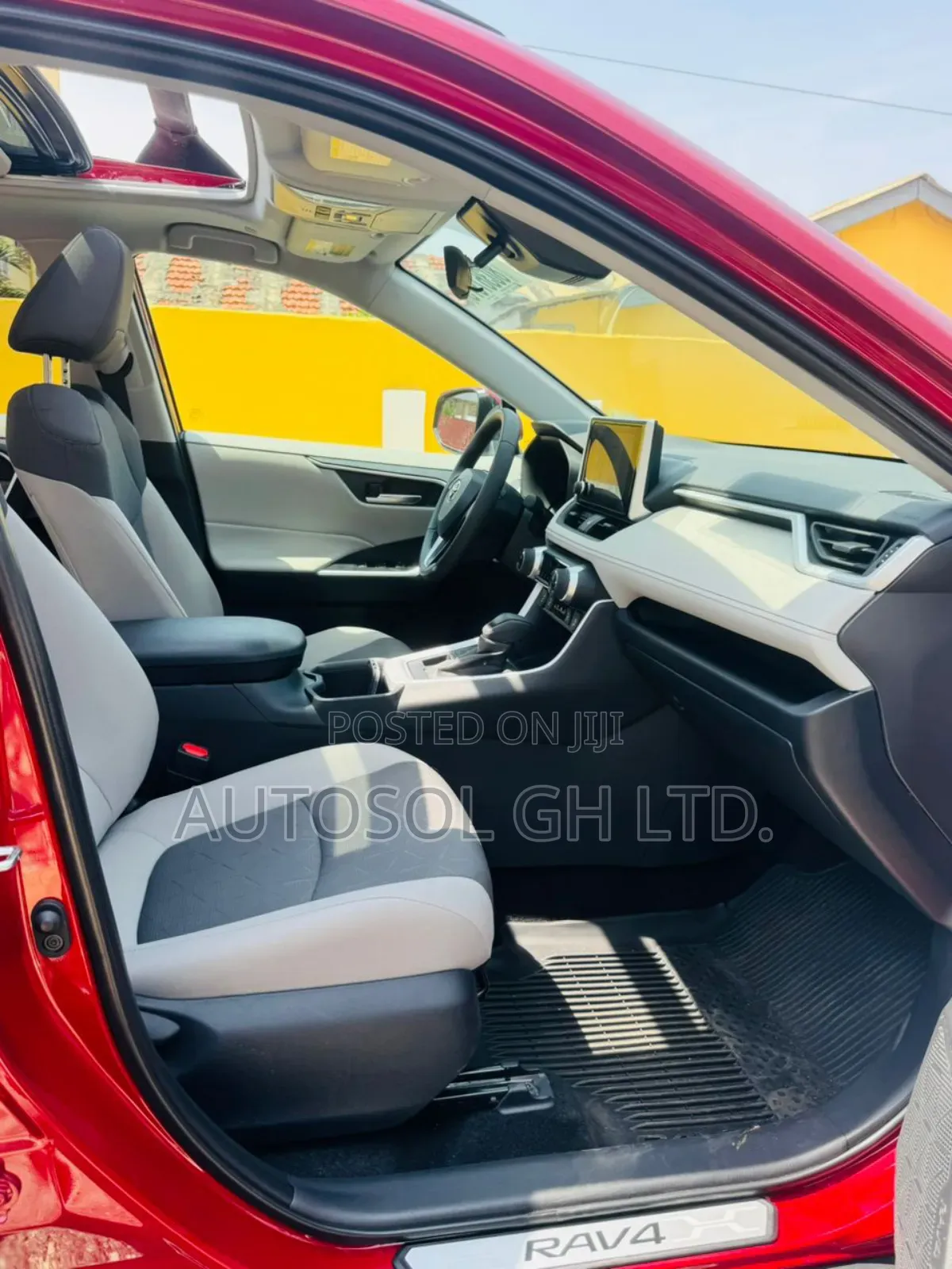 Toyota RAV4 XLE 2025 Red