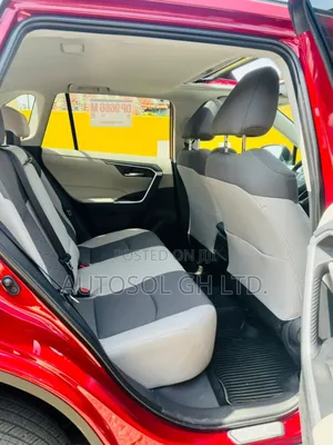 Toyota RAV4 XLE 2025 Red
