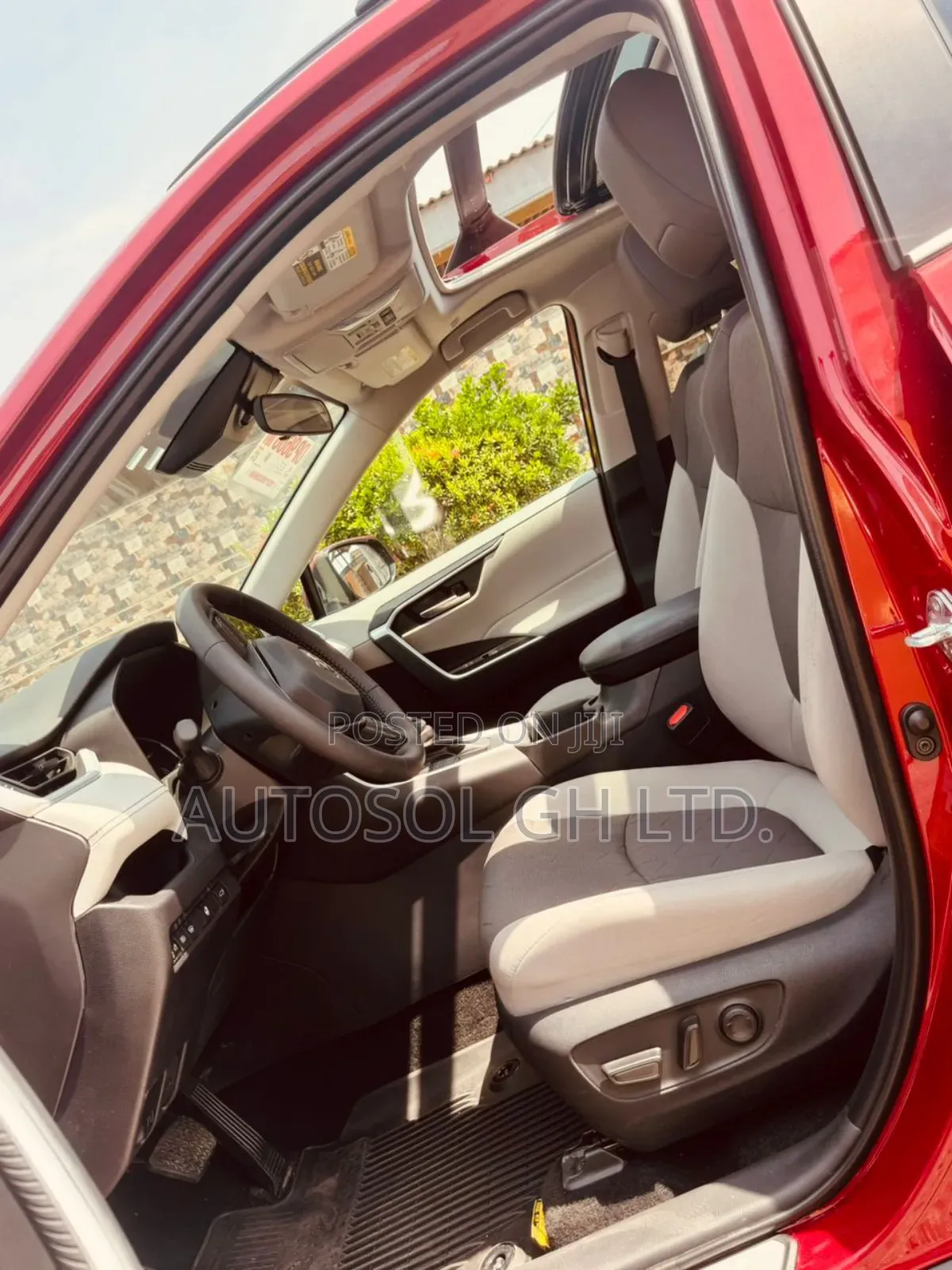Toyota RAV4 XLE 2025 Red