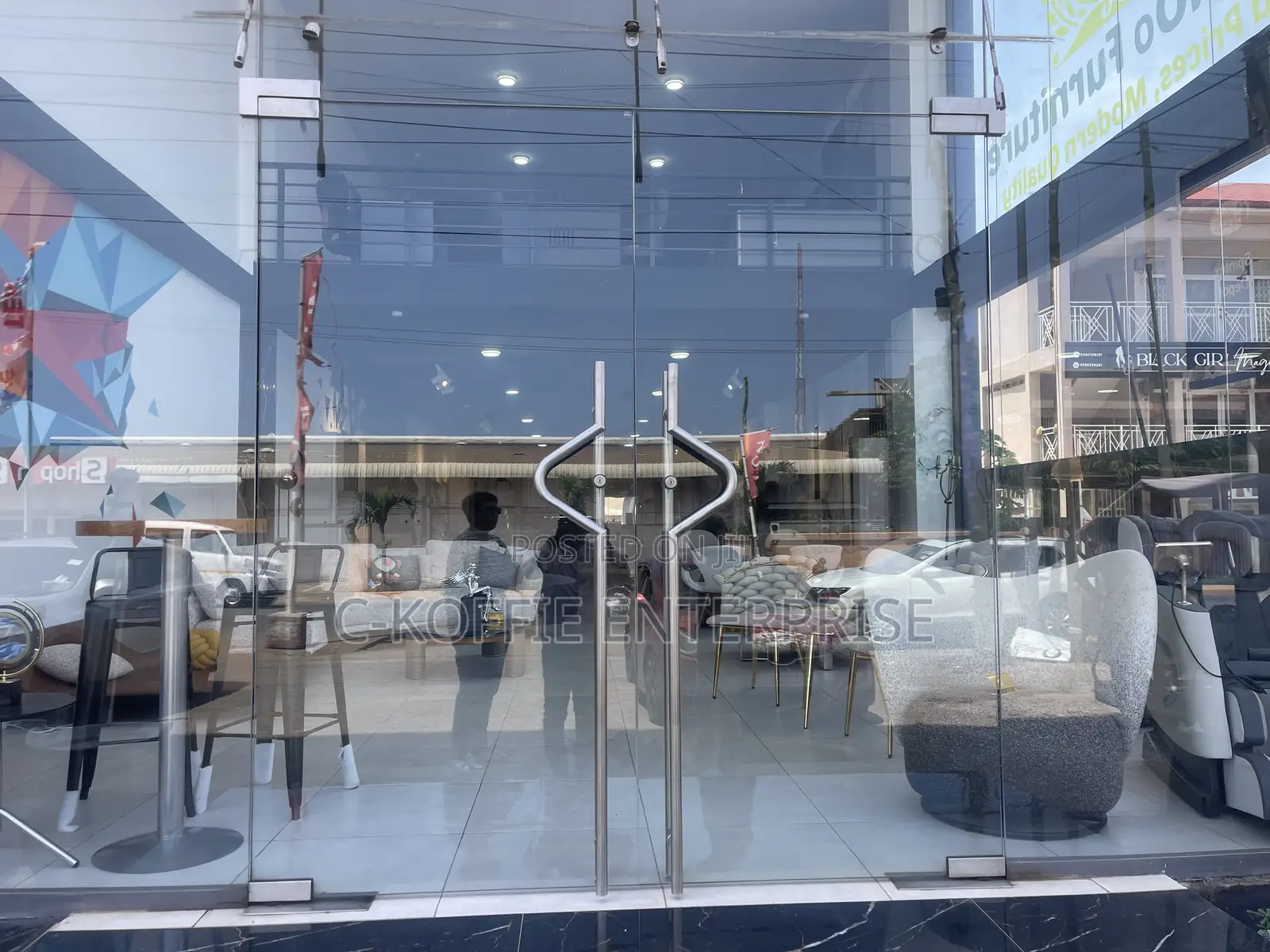 355 SQM Showroom at Spintex