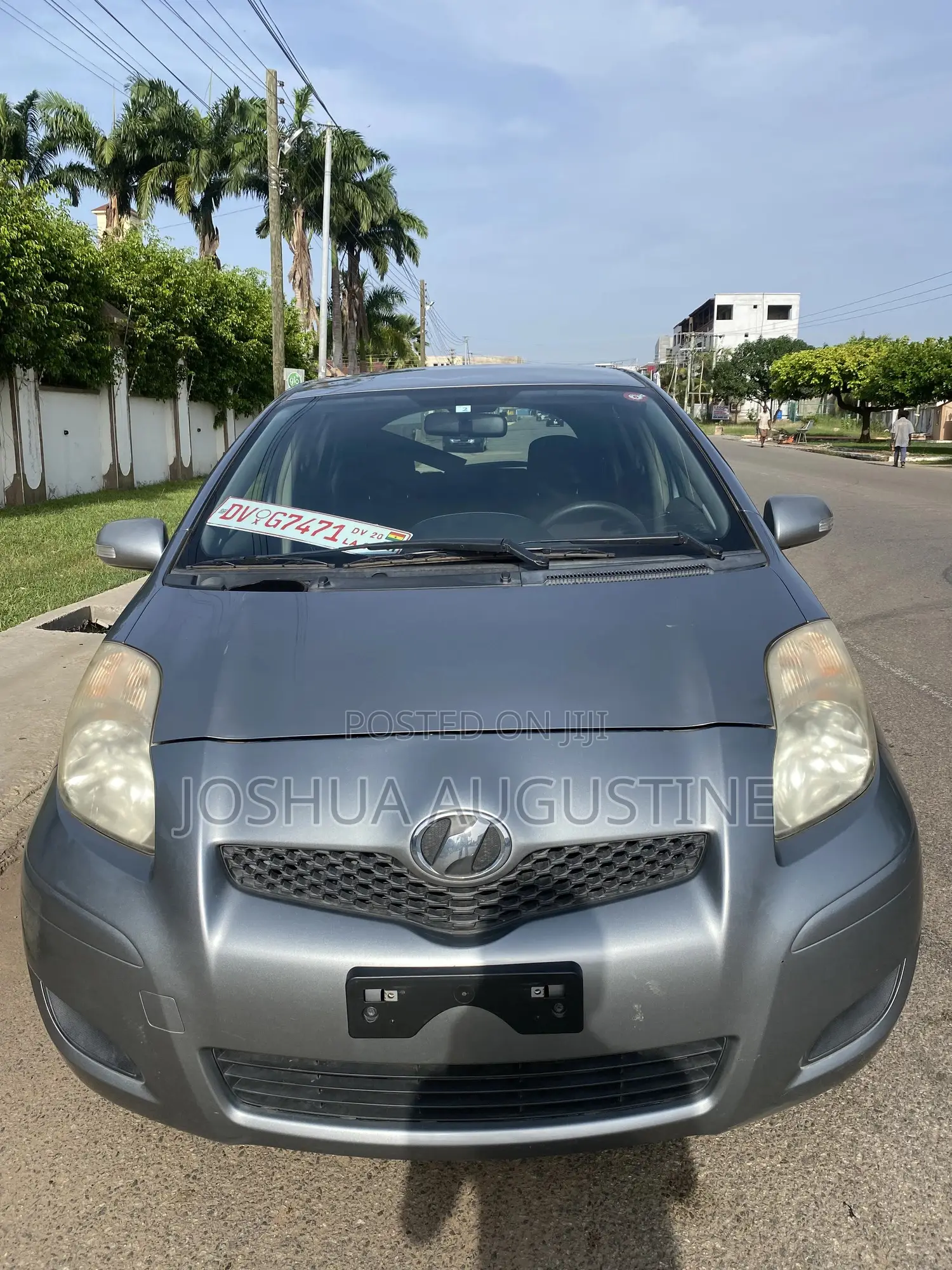 Toyota Vitz 2010 Silver