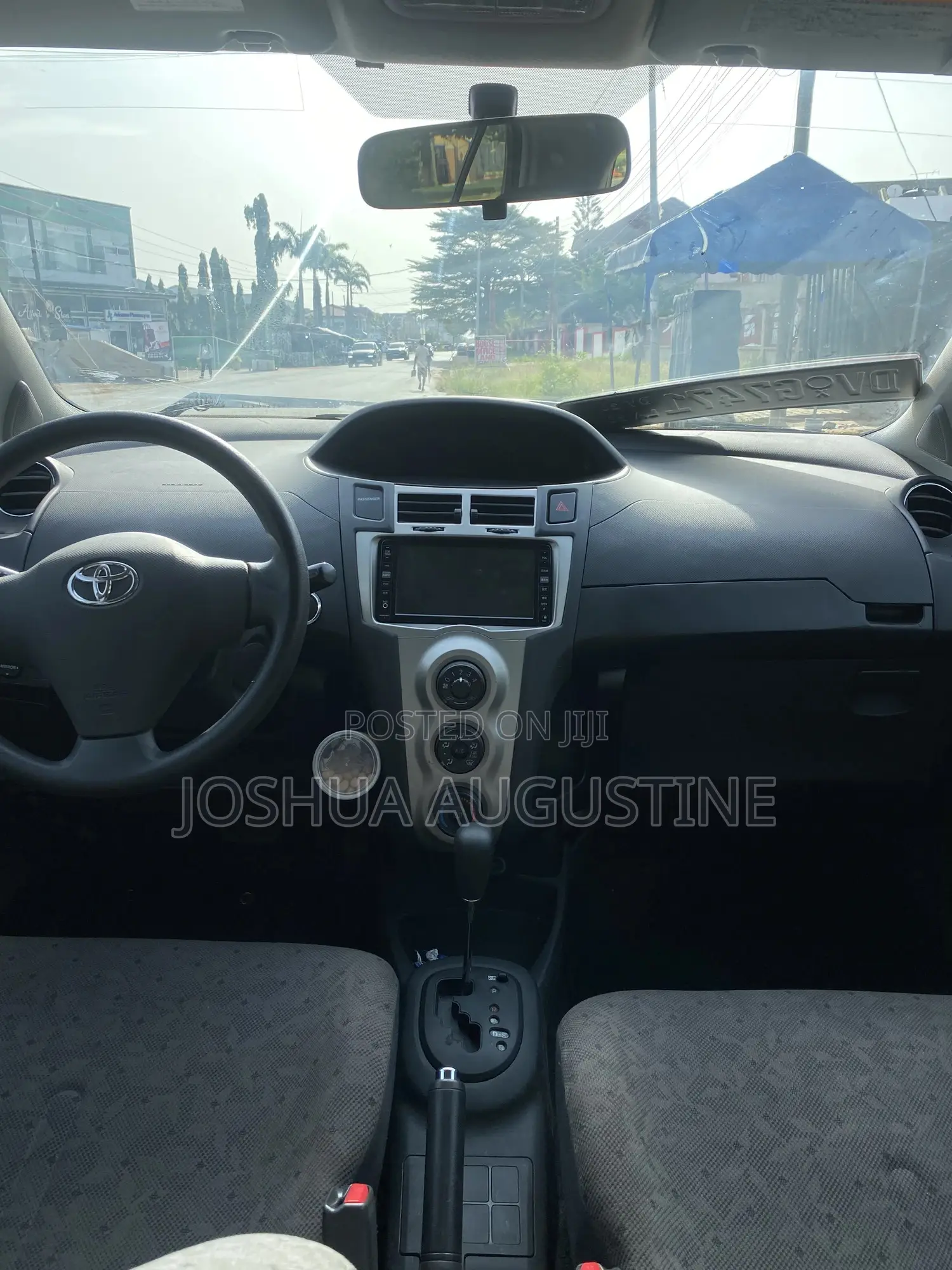 Toyota Vitz 2010 Silver