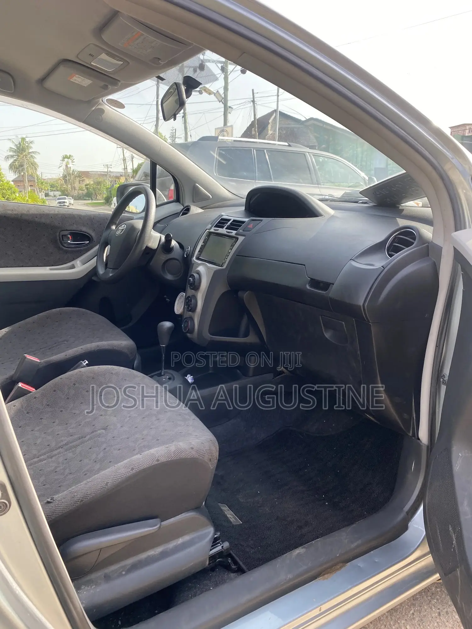Toyota Vitz 2010 Silver
