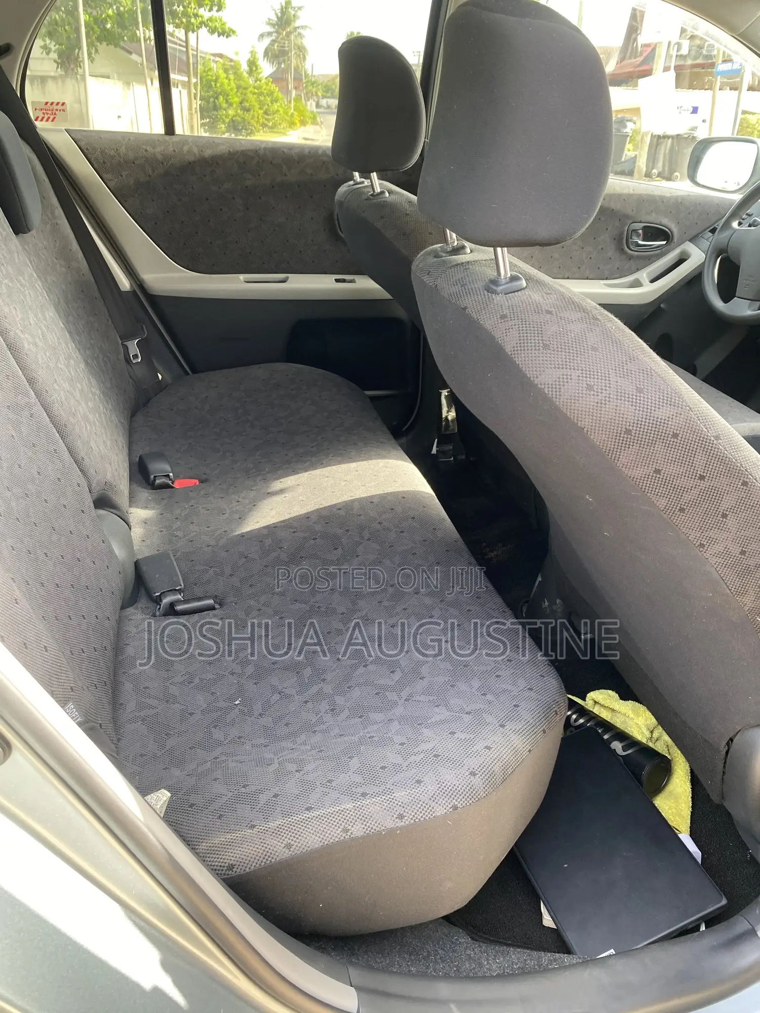 Toyota Vitz 2010 Silver