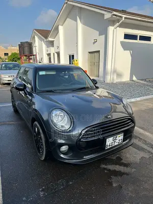 Mini Cooper 4dr Hatchback (1.5L 3cyl Turbo 6M) 2015 Gray