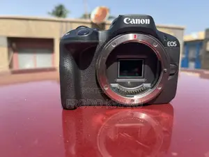 Canon Eos R50 Mirrorless Camera - Perfect for Vlogging Photography