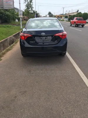 Toyota Corolla SE (1.8L 4cyl 2A) 2018 Black
