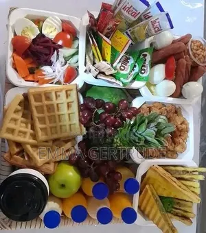 Breakfast Basket and Lunch Basket