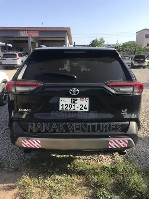 Toyota RAV4 LE 2022 Black