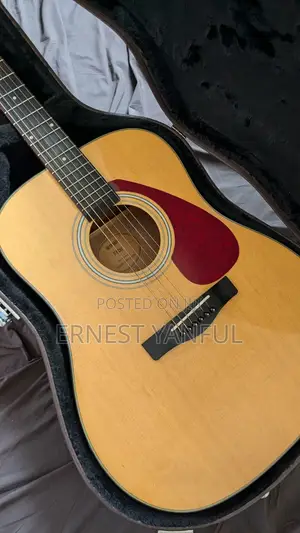 Acoustic Yamaha Guitar With Leather Case