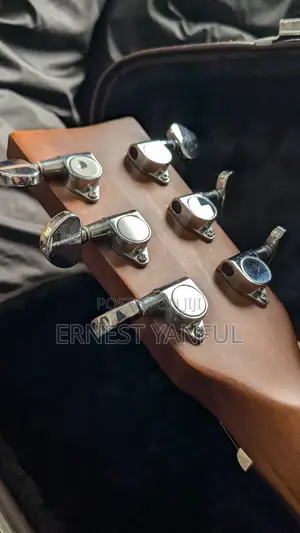 Acoustic Yamaha Guitar With Leather Case