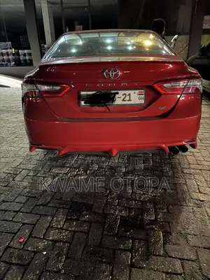 Toyota Camry SE FWD (2.5L 4cyl 8AM) 2018 Red