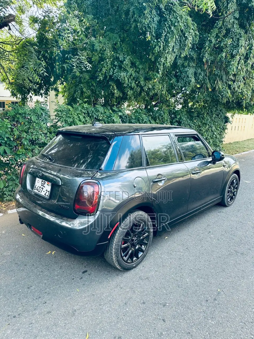 Mini Cooper 4dr Hatchback (1.5L 3cyl Turbo 6M) 2015 Gray