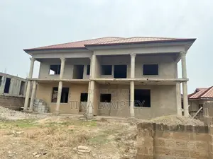 6bdrm Block of Flats in Emerald Estate, Commandos for sale