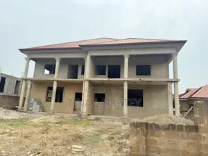 6bdrm Block of Flats in Emerald Estate, Commandos for sale