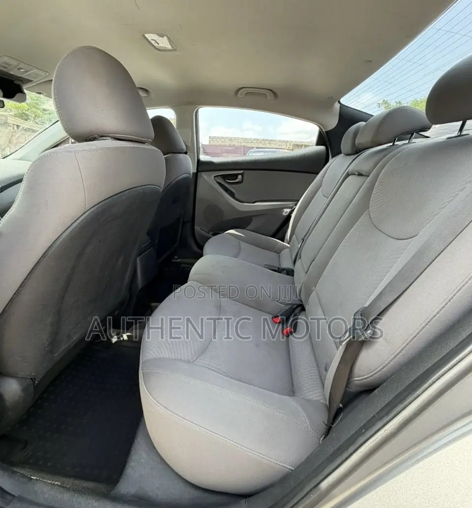 Hyundai Elantra SE Sedan FWD (1.8L 4cyl 6A) 2016 Gray