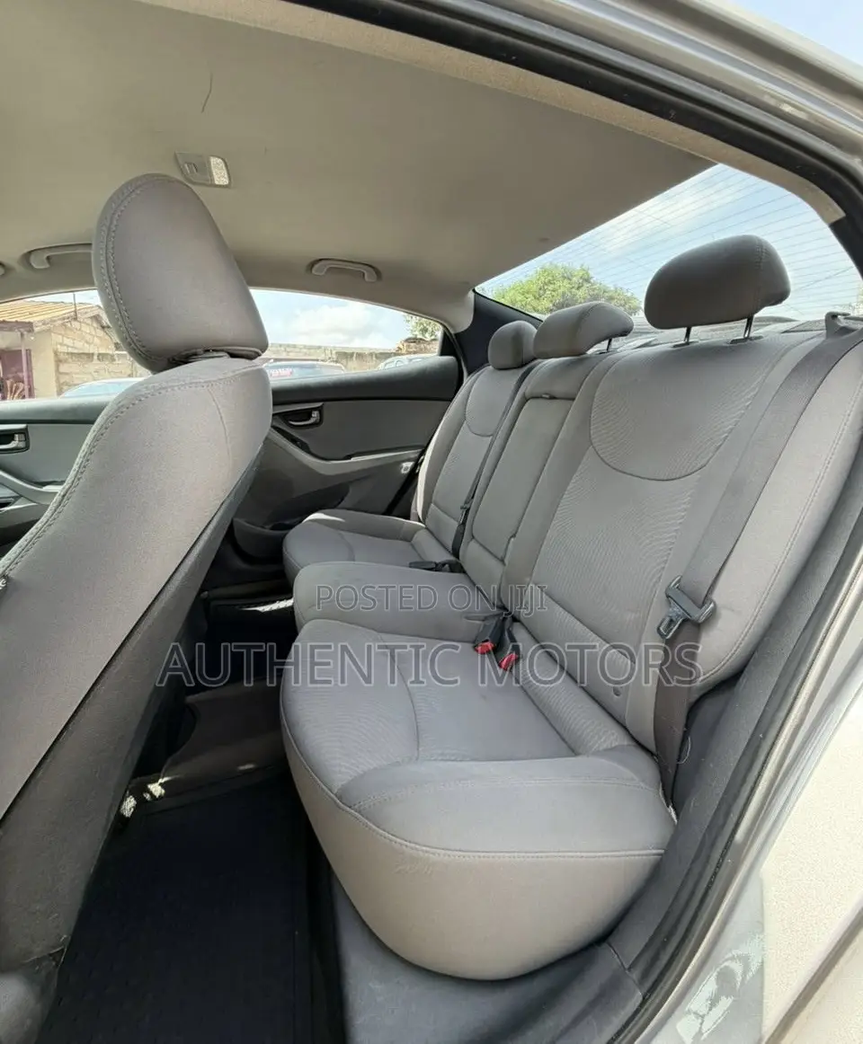 Hyundai Elantra SE Sedan FWD (1.8L 4cyl 6A) 2016 Gray