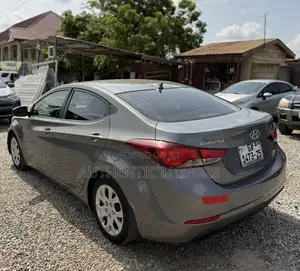 Hyundai Elantra SE Sedan FWD (1.8L 4cyl 6A) 2016 Gray