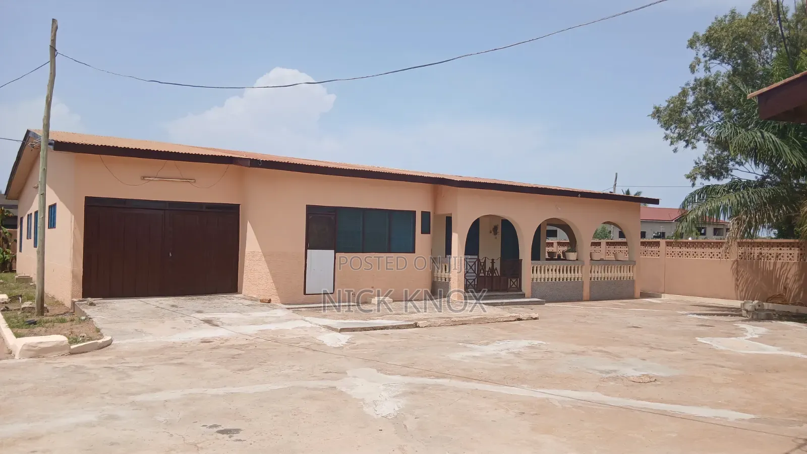 5bdrm Apartment in Teshie Nungua, Addogonno for rent