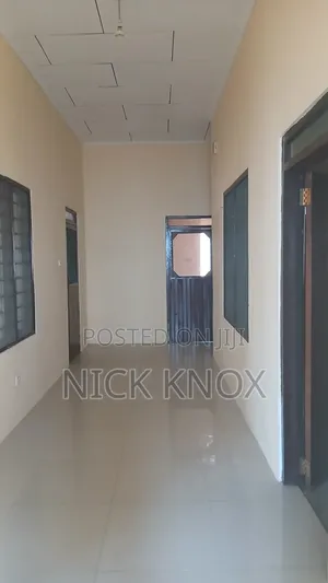 5bdrm Apartment in Teshie Nungua, Addogonno for rent
