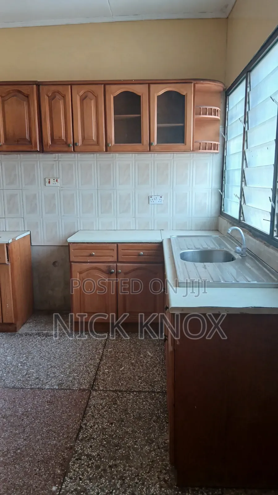 5bdrm Apartment in Teshie Nungua, Addogonno for rent
