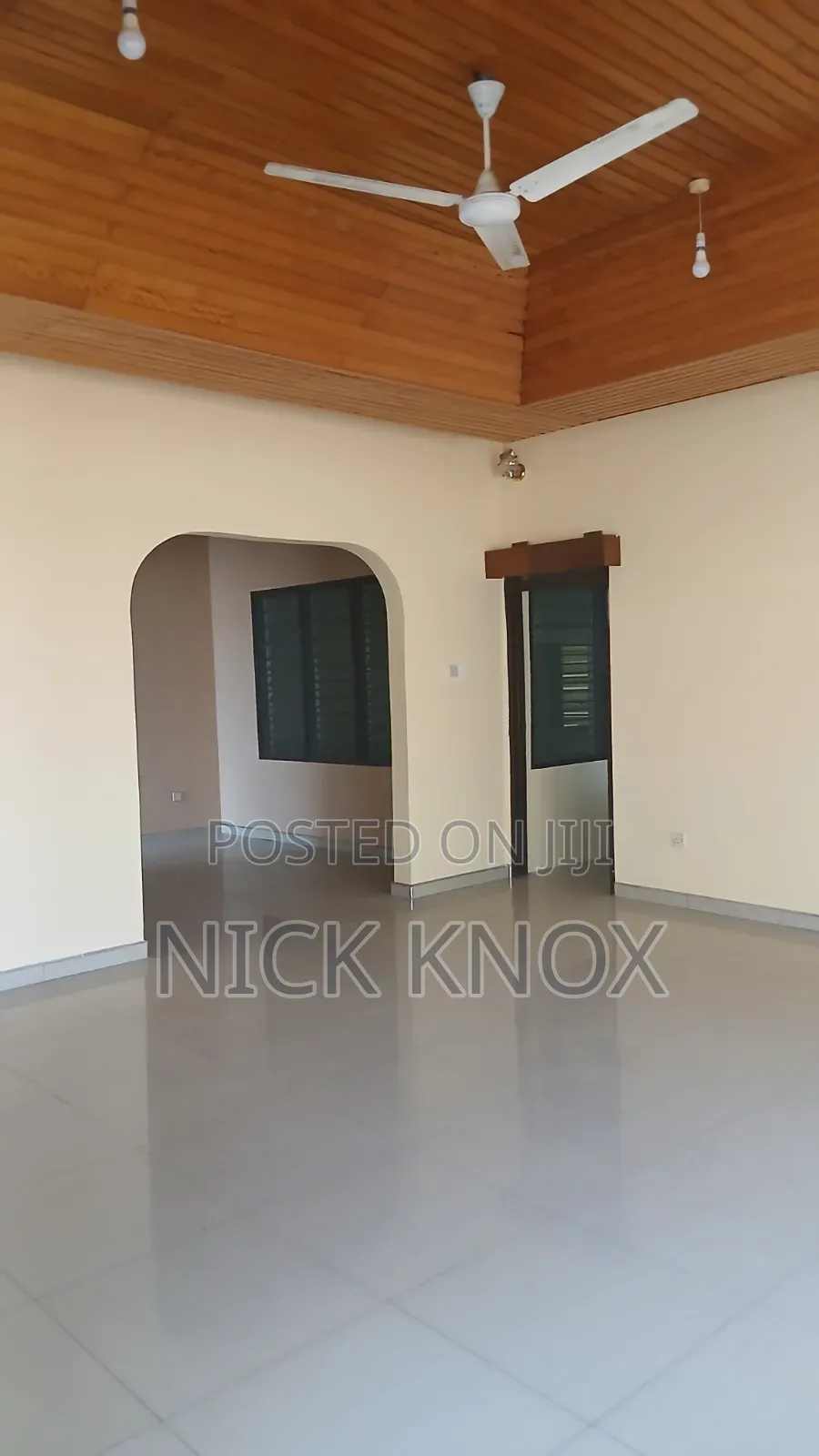 5bdrm Apartment in Teshie Nungua, Addogonno for rent