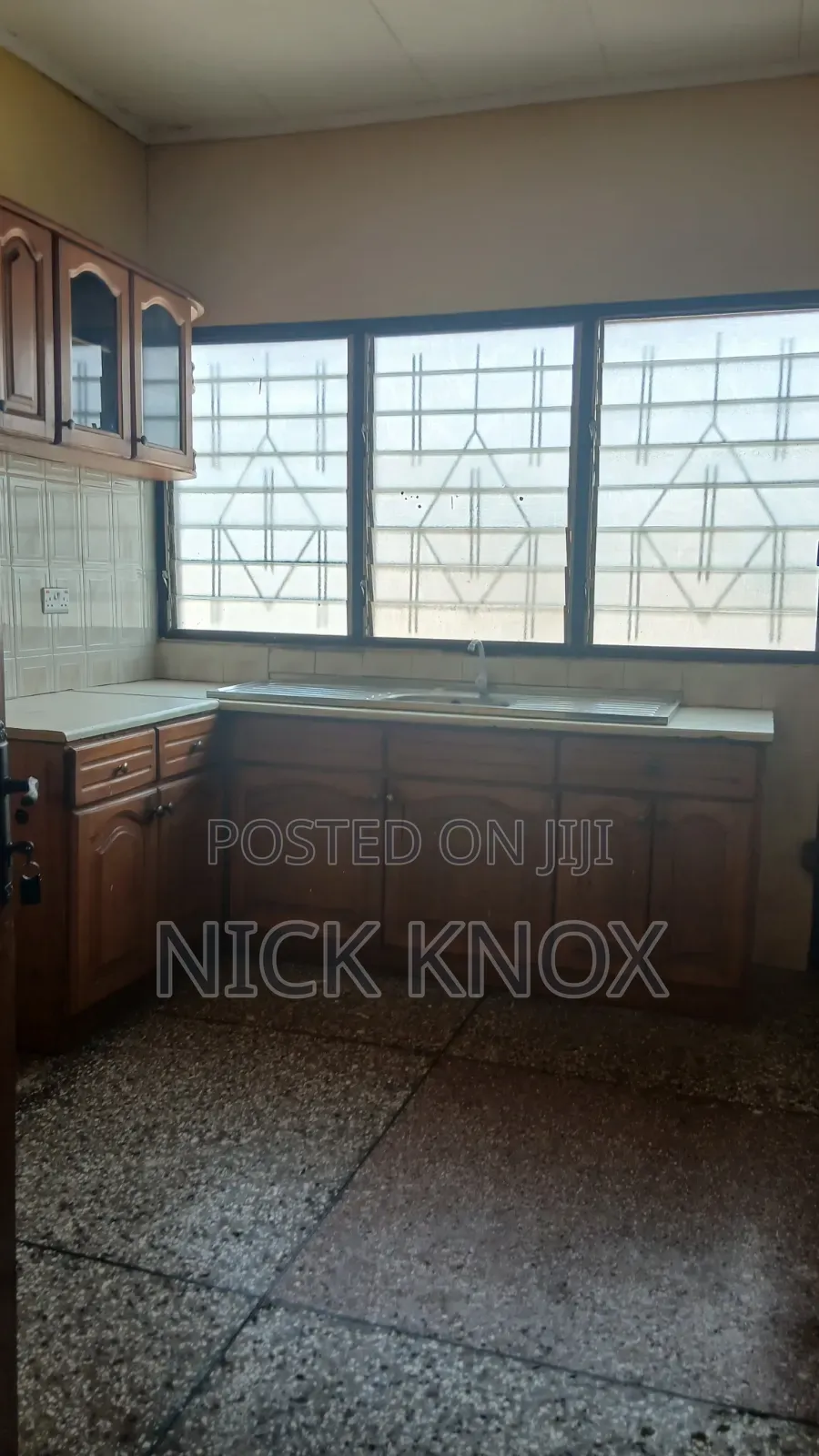 5bdrm Apartment in Teshie Nungua, Addogonno for rent