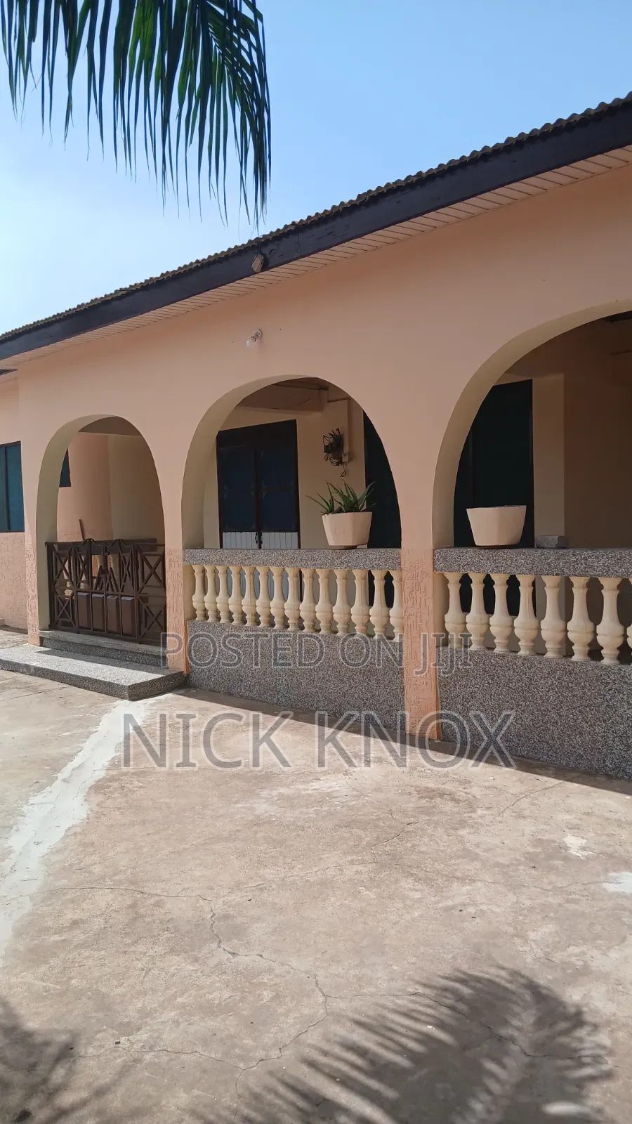 5bdrm Apartment in Teshie Nungua, Addogonno for rent