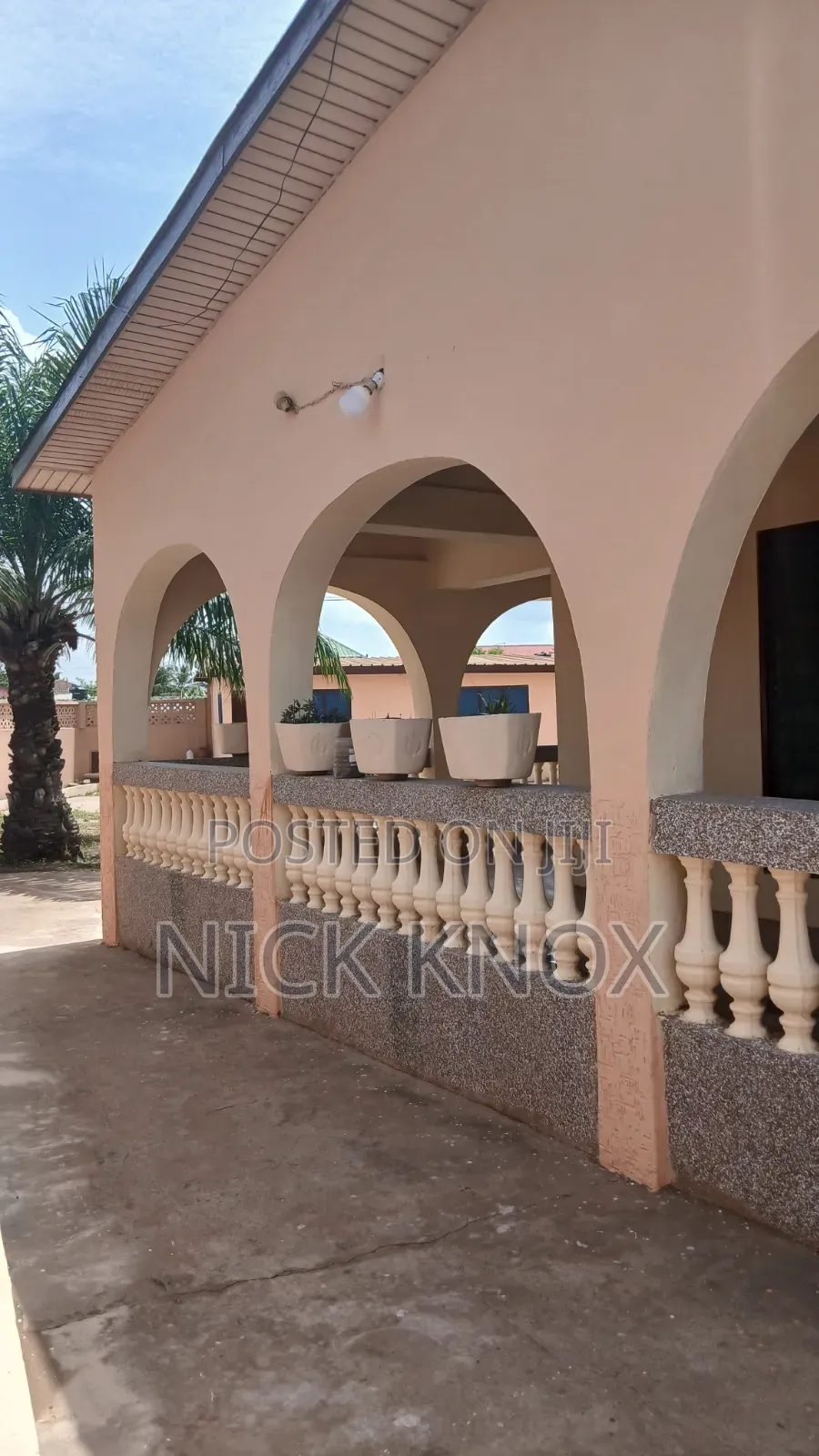 5bdrm Apartment in Teshie Nungua, Addogonno for rent