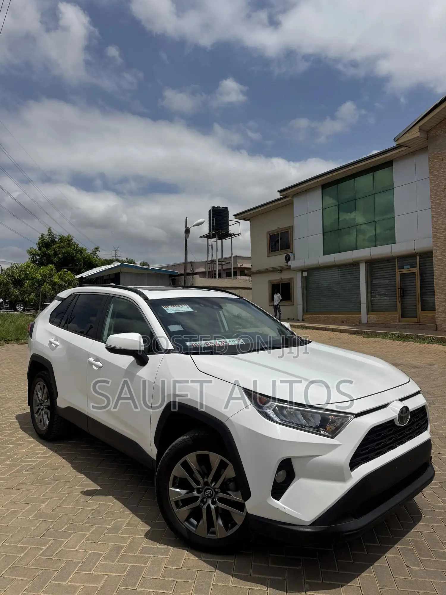 Toyota RAV4 XLE AWD 2019 White