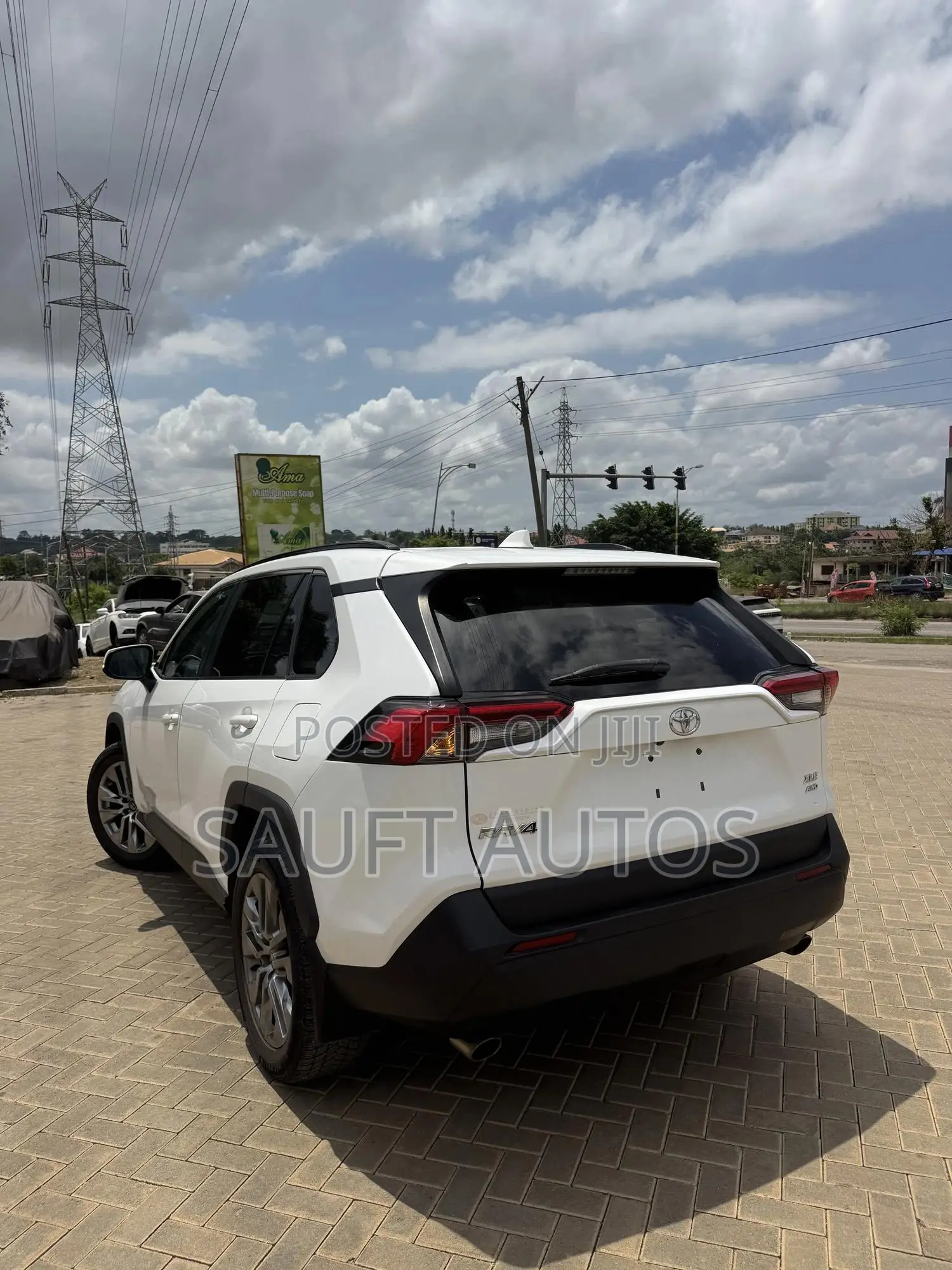 Toyota RAV4 XLE AWD 2019 White