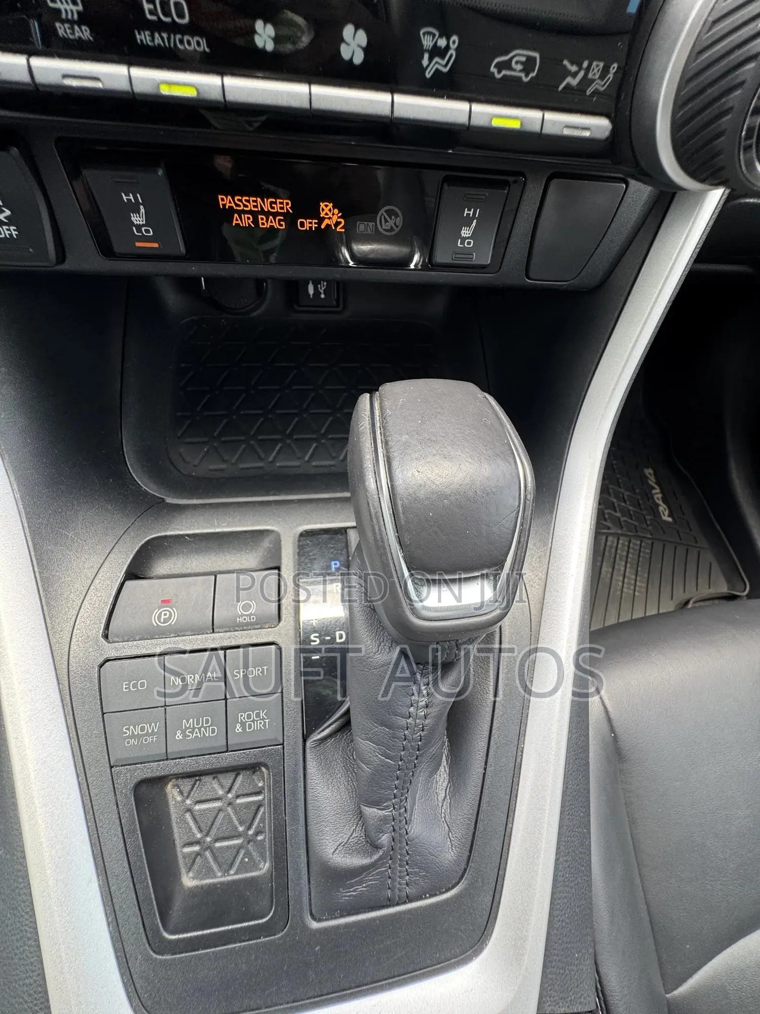 Toyota RAV4 XLE AWD 2019 White