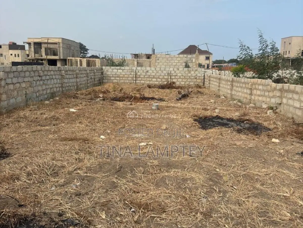 6bdrm Block of Flats in Emerald Estate, Commandos for sale