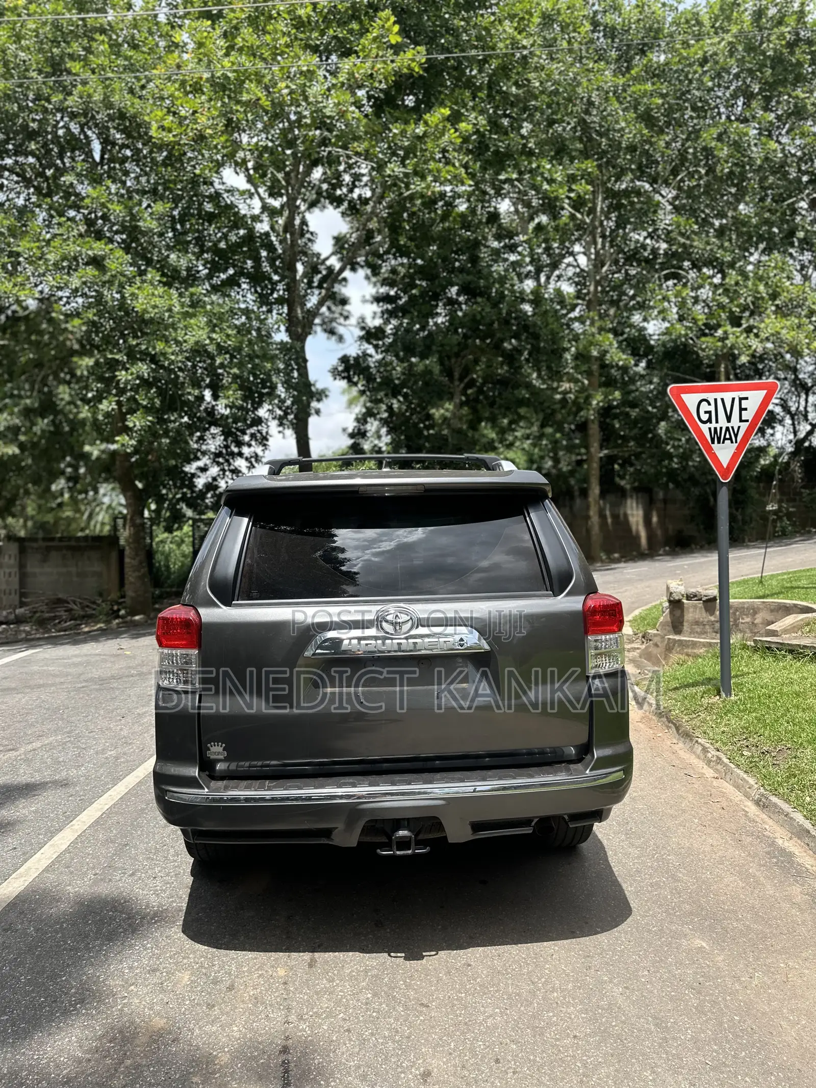 Toyota 4-Runner Limited 4WD 2011 Gray